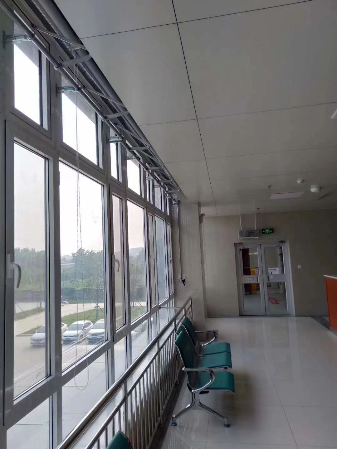 开启方式：下悬外开窗