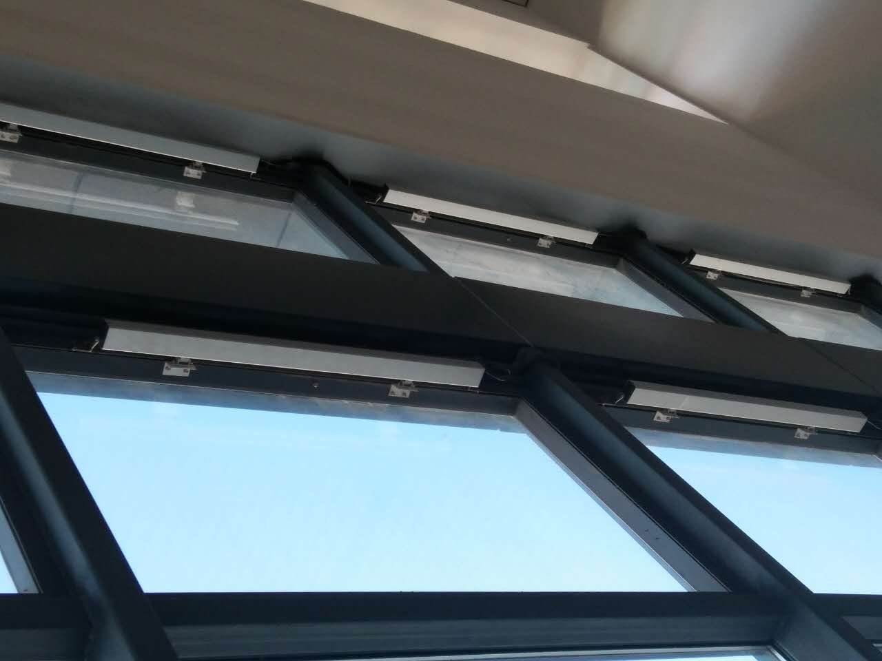 兰州市武警学院皋兰校区（链条式电动开窗器）